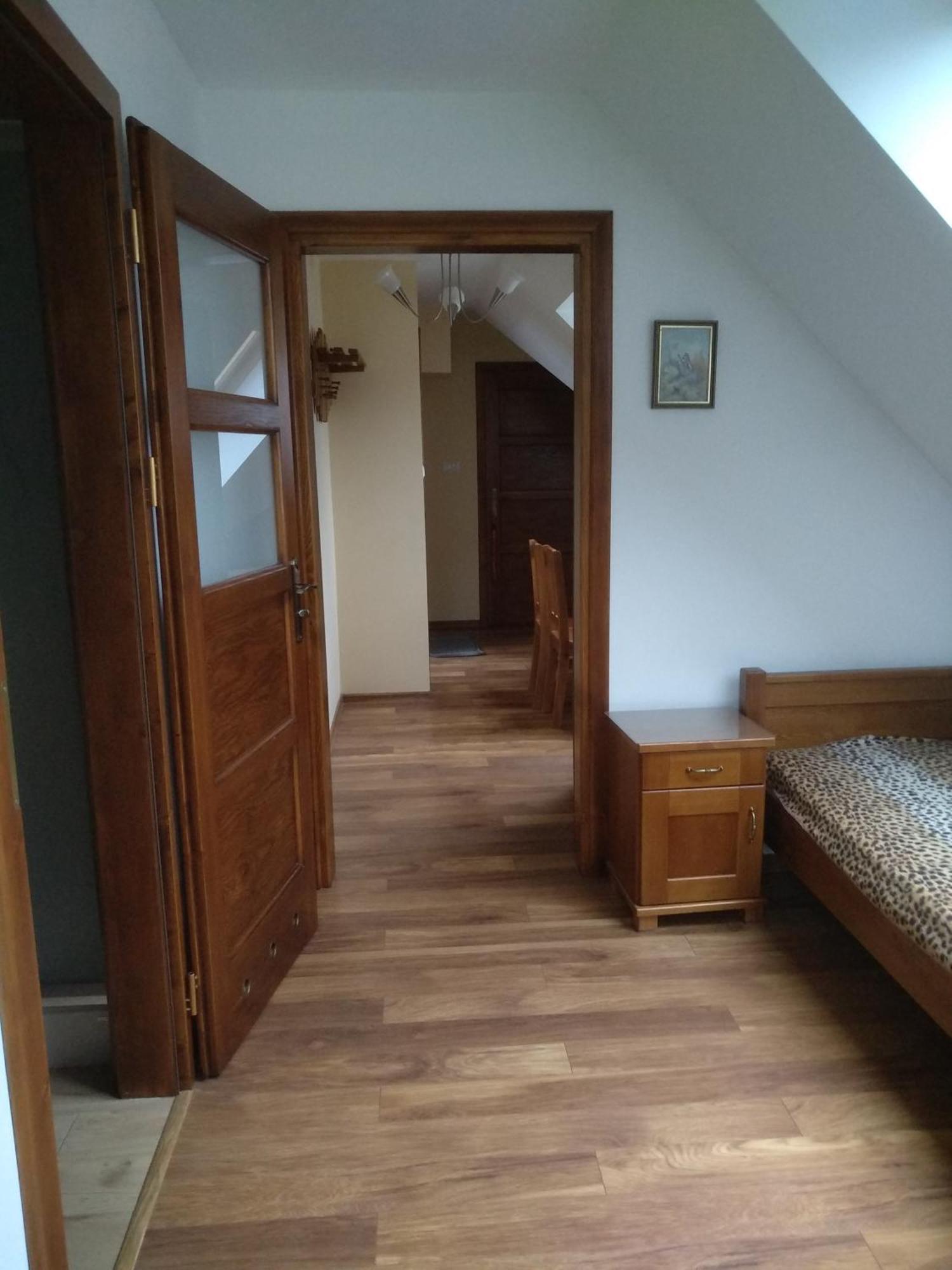 Pokoje Z Aneksami Kuchennymi U Wiktorii Sromowce Nizne Exterior photo